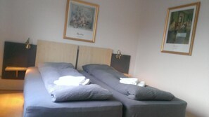 Iron/ironing board, free WiFi, bed sheets - 62N Guesthouse - City Center (Tórshavn)