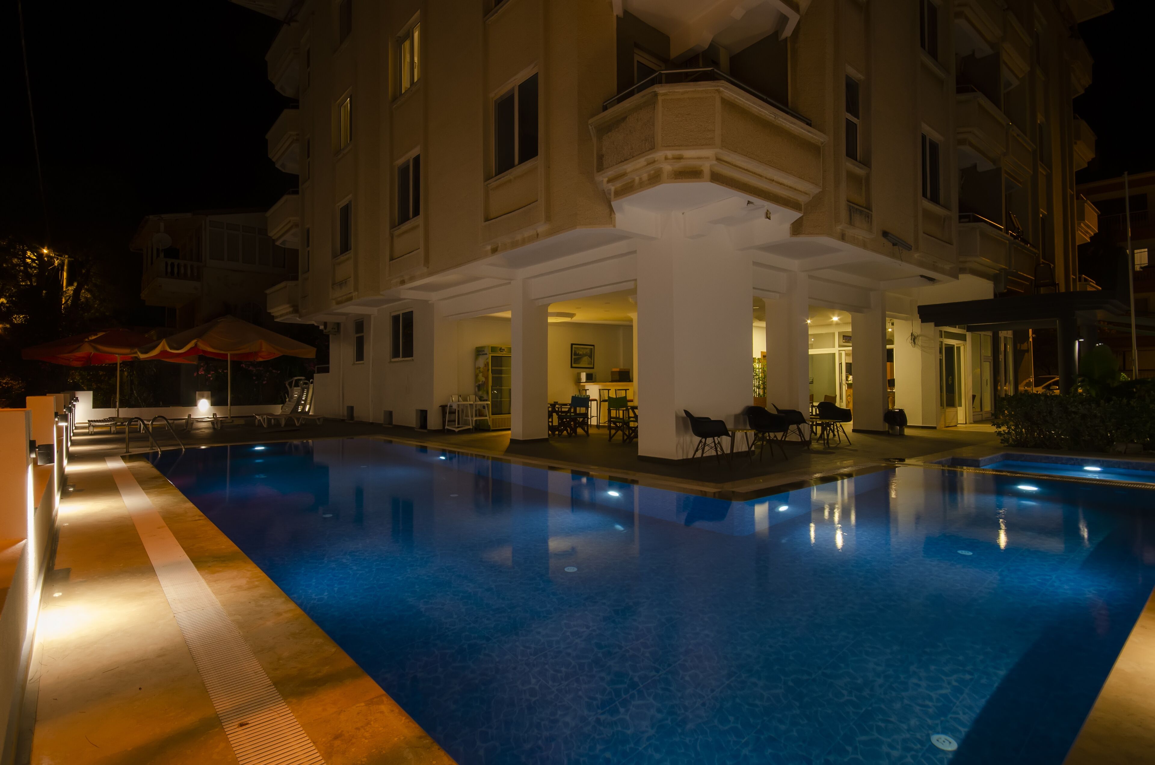 seasonal outdoor pool, open 9:00 am to 8:00 pm, free pool cabanas