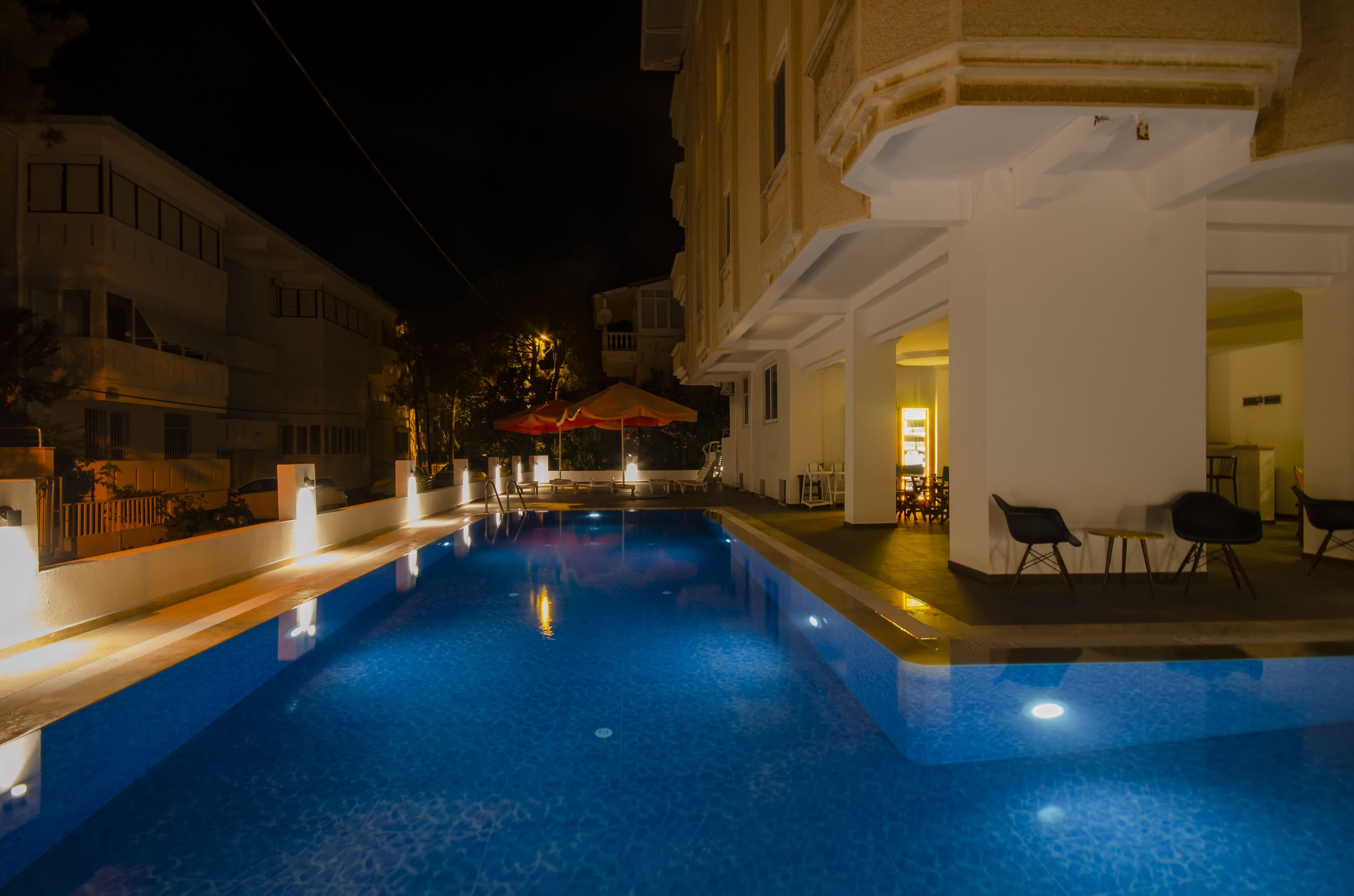 seasonal outdoor pool, open 9:00 am to 8:00 pm, free pool cabanas