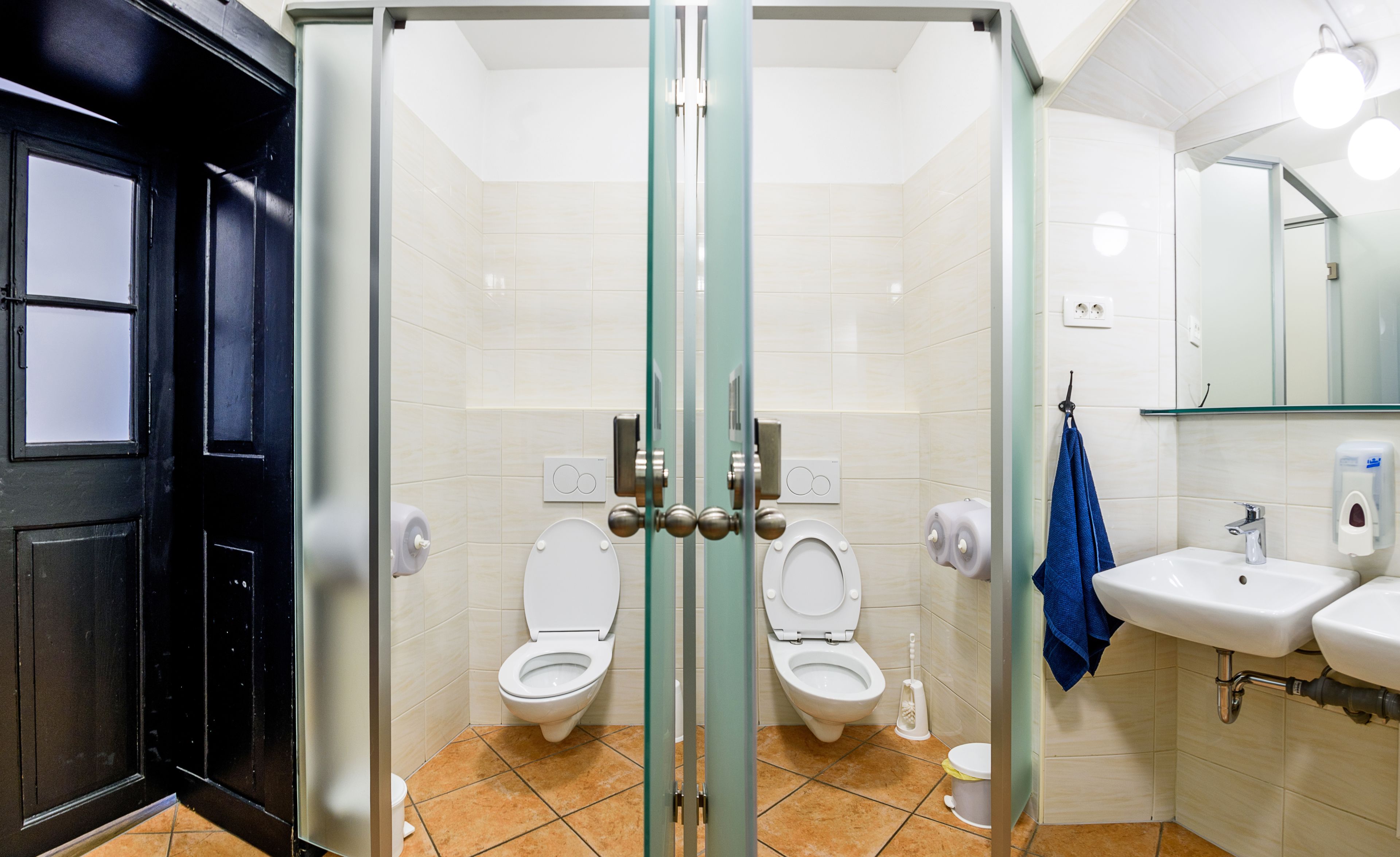 Bunk Bed in 6-Bed Mixed Dormitory Room | Bathroom | Shower, hair dryer, towels