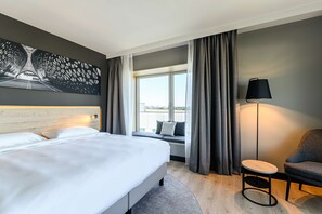 Chambre supérieure | Coffre-fort, bureau, espace de travail pour ordinateurs portables