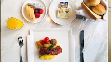 Daily buffet breakfast (CNY 158 per person)