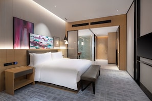 Minibar, in-room safe, individually decorated, desk - Radisson Hangzhou Qianjiang (Hangzhou)