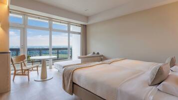 Hollywood Twin(Panorama View)(With shower booth) | In-room safe, free WiFi, bed sheets