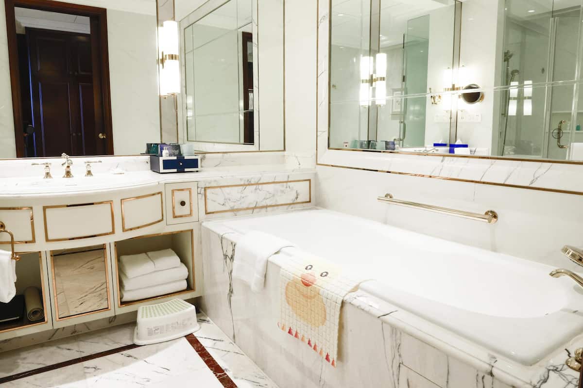 Separate tub and shower, rainfall showerhead, free toiletries, bathrobes