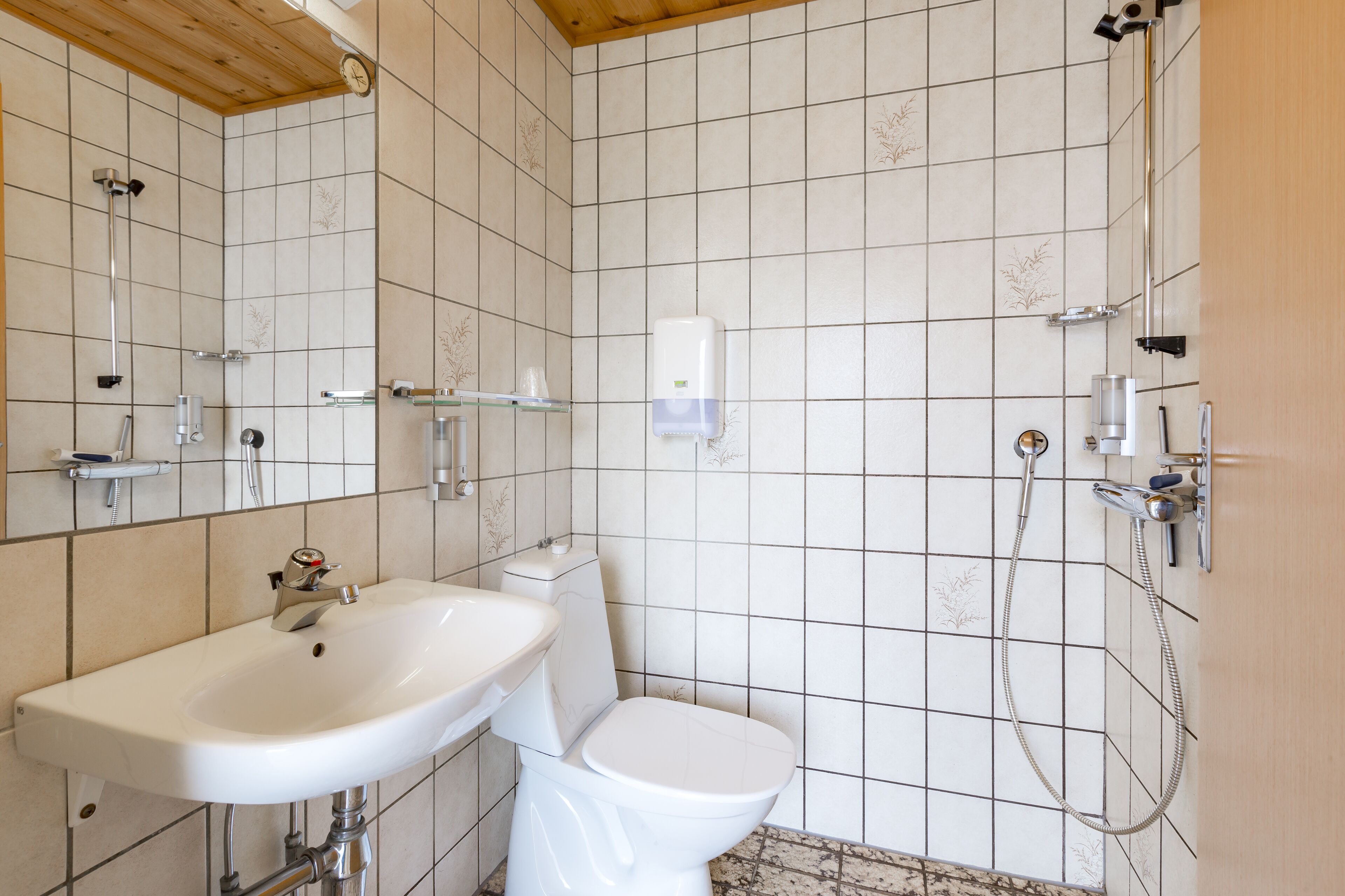 standard twin room | 1 bedroom, desk, free wifi, bed sheets