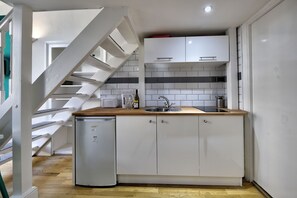 Batterie de cuisine, vaisselle et ustensiles