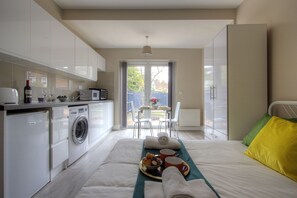 Room - B4 Medium Studio (London)