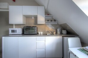 Cookware/dishes/utensils
