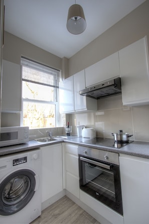 Cookware/dishes/utensils