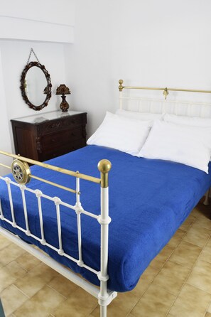 Maison traditionnelle, 2 chambres, terrasse, rez-de-chaussée | 2 chambres, accès au Wi-Fi (inclus), literie fournie