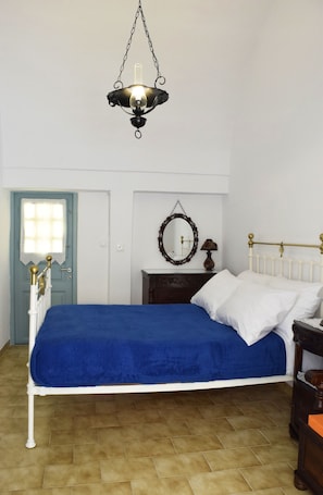 Traditional House, 2 Bedrooms, Terrace, Ground Floor | 2 bedrooms, free WiFi, bed sheets - Authentic Santorinian Home Experience (Santorini)