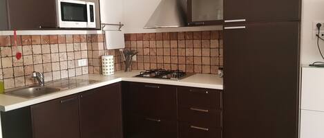 Apartment, Stadtblick (Peleo) | Eigene Küche | Kühlschrank, Mikrowelle, Herdplatte, Kochgeschirr/Geschirr/Besteck
