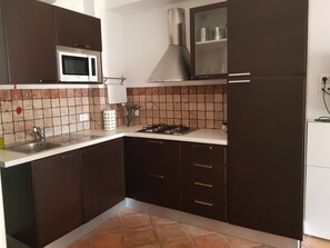 Apartment, City View (Peleo) | Private kitchen | Fridge, microwave, stovetop, cookware/dishes/utensils - Giasone Apart Hotel (Taormina)