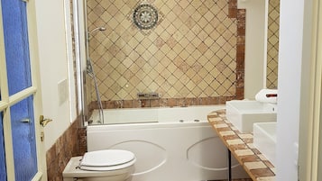 Apartemen Kota, pemandangan laut terbatas (Eracle) | Jet tub