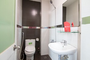 Ducha, artículos de tocador gratuitos, toallas