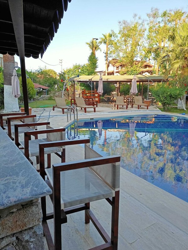 Outdoor pool, open 9:00 AM to 8:00 PM, pool umbrellas, sun loungers - Nehir Dalyan Boutique Otel (Ortaca)