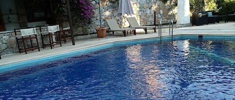 Hồ bơi ngoài trời, mở cửa từ 9:00 đến 20:00, dù/ô trên bãi biển/hồ bơi