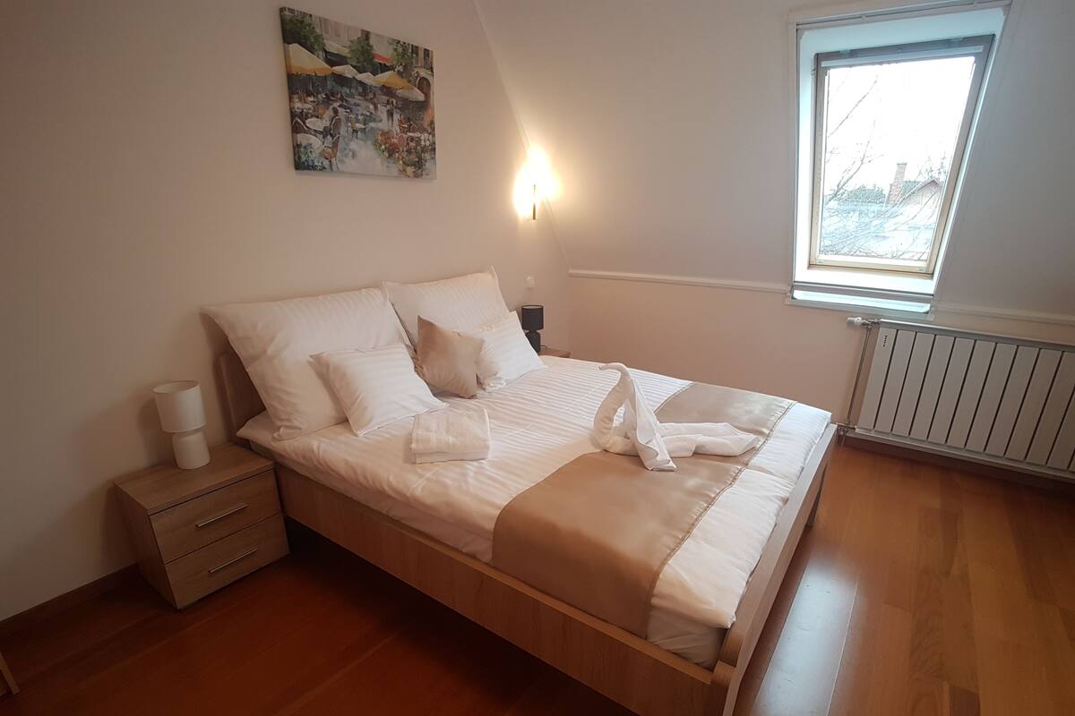 Camera Romantica, vista giardino | Biancheria da letto di alta qualità, materassi Select Comfort