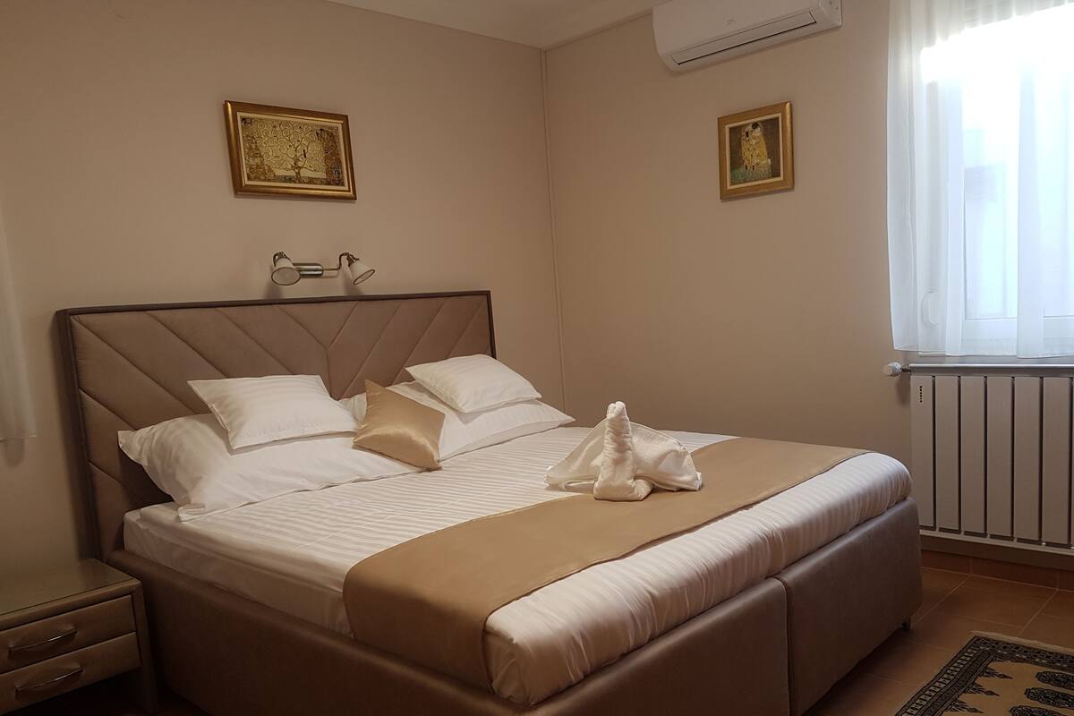 Appartamento Deluxe, vista giardino | Biancheria da letto di alta qualità, materassi Select Comfort