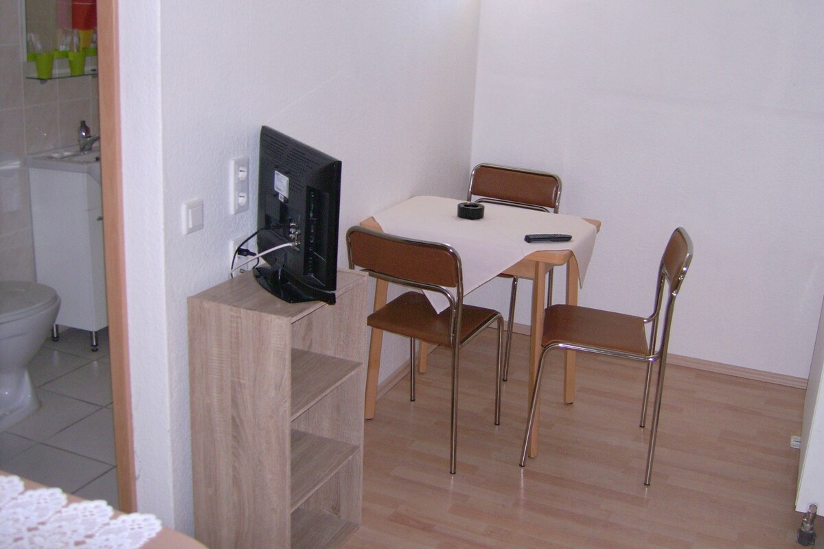 Standard-Apartment, 2 Schlafzimmer | Essbereich im Zimmer