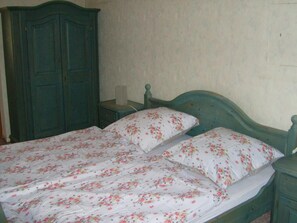 1 bedroom, in-room safe, iron/ironing board, free WiFi