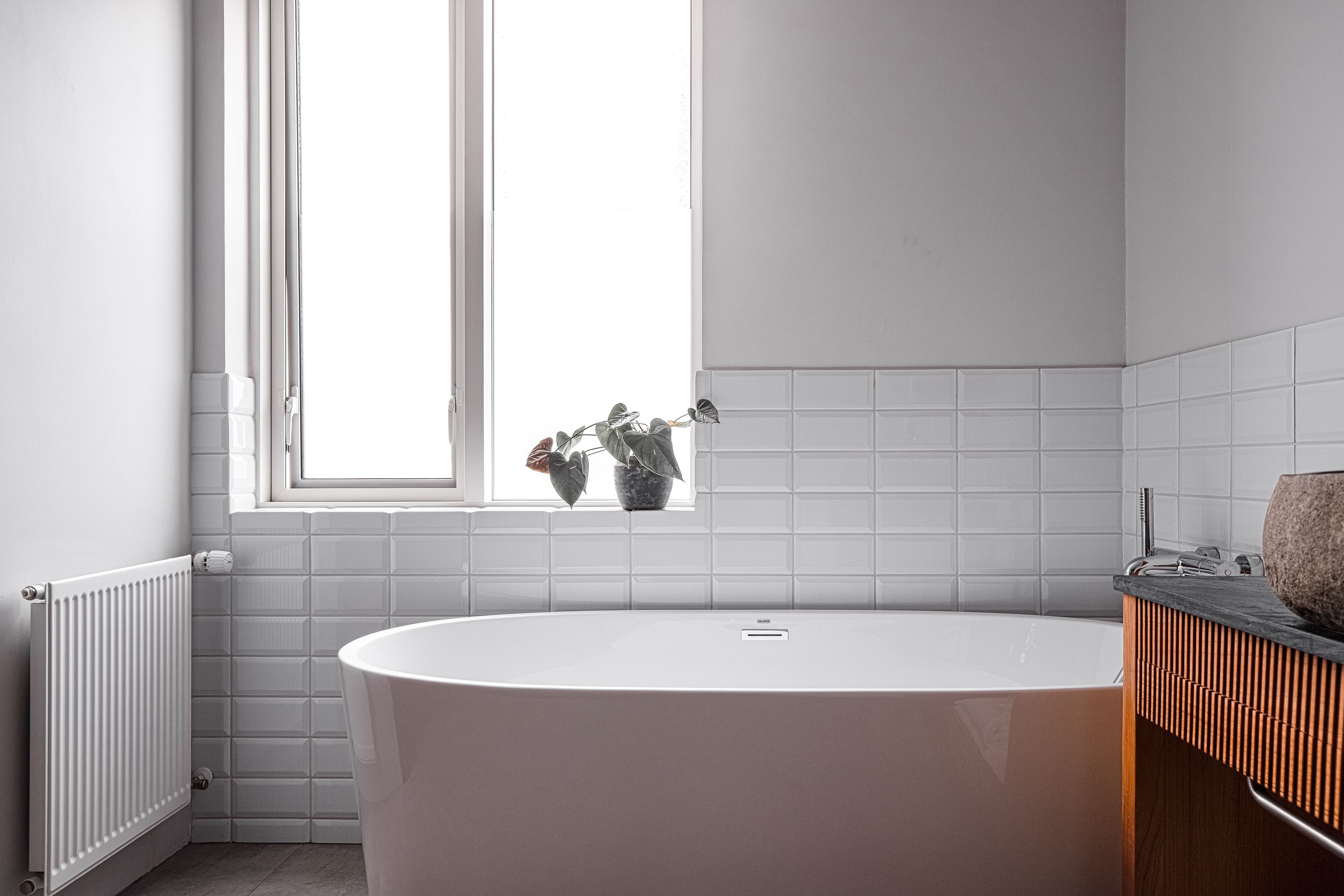 junior room | bathroom | free toiletries, hair dryer, towels, soap