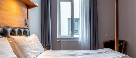 Caja de seguridad en la habitación y decoración personalizada