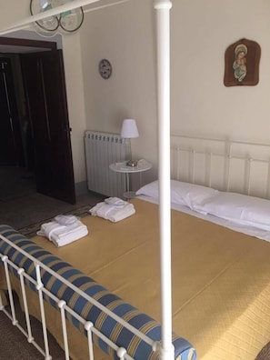 Double Room | Rollaway beds, free WiFi, bed sheets - Casa Laino (Belcastro)