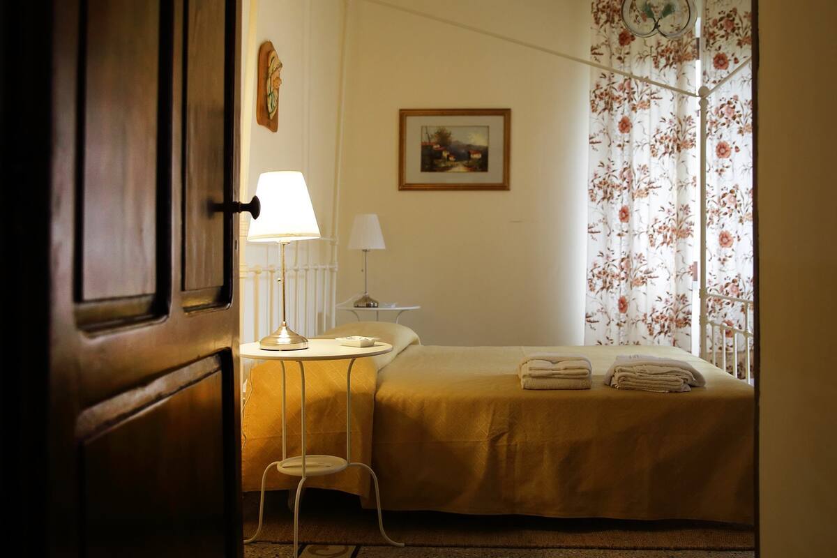 Rollaway beds, free WiFi, bed sheets