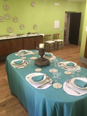 Déjeuner composé de spécialités locales gratuit tous les jours