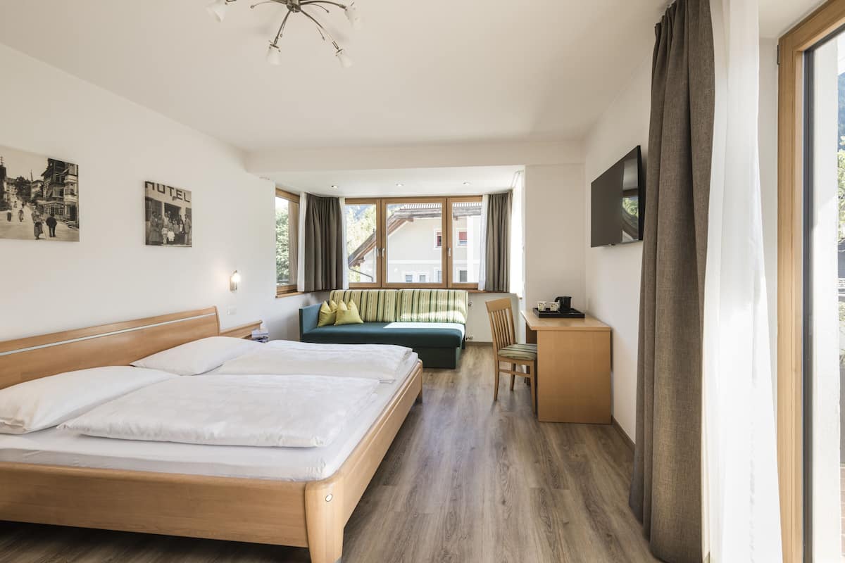 Deluxe Double or Twin Room, Garden View