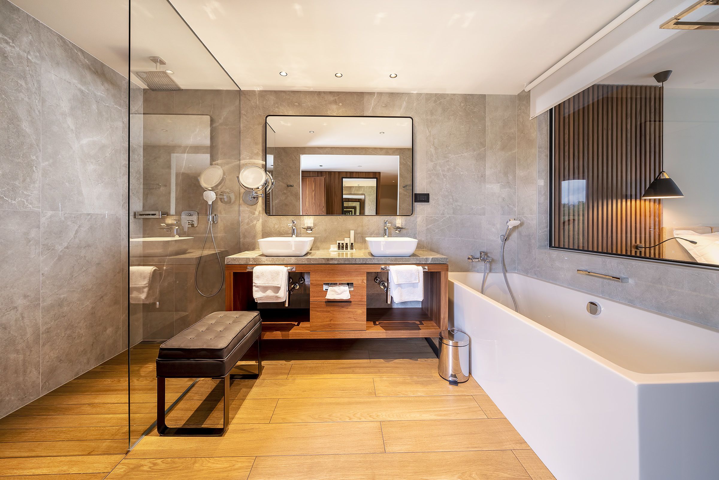 junior suite, balcony, sea view | bathroom | free toiletries, hair dryer, bathrobes, slippers