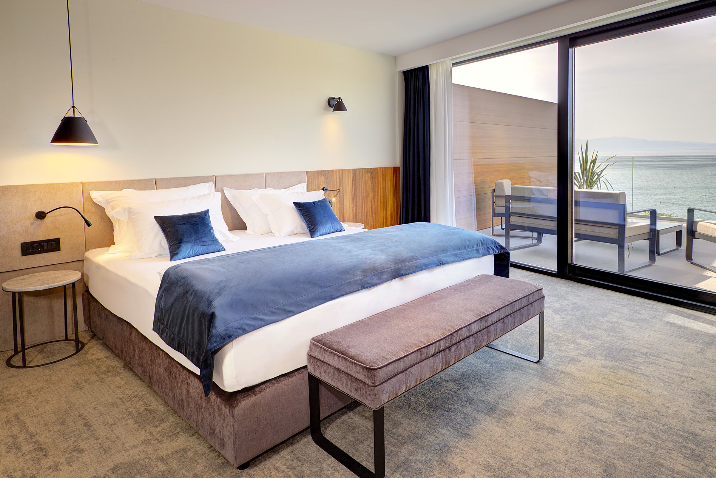 luxury suite, balcony, sea view | minibar, in-room safe, desk, blackout curtains