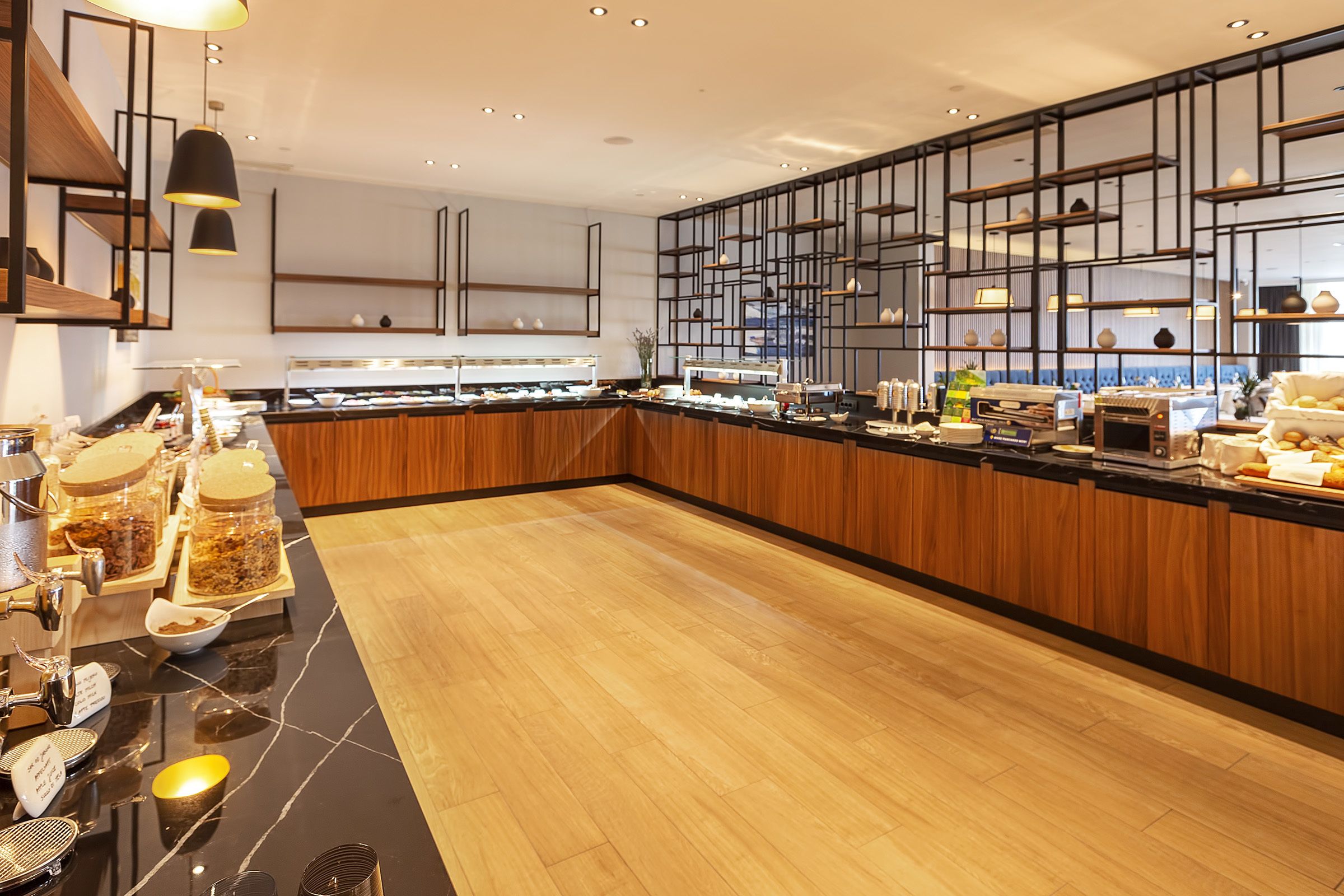 free daily full breakfast