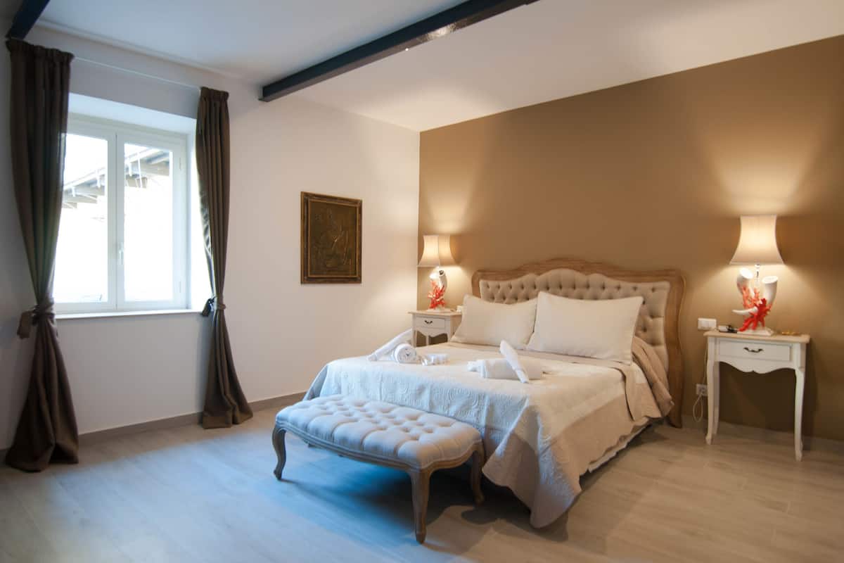 Biancheria da letto di alta qualità, una cassaforte in camera