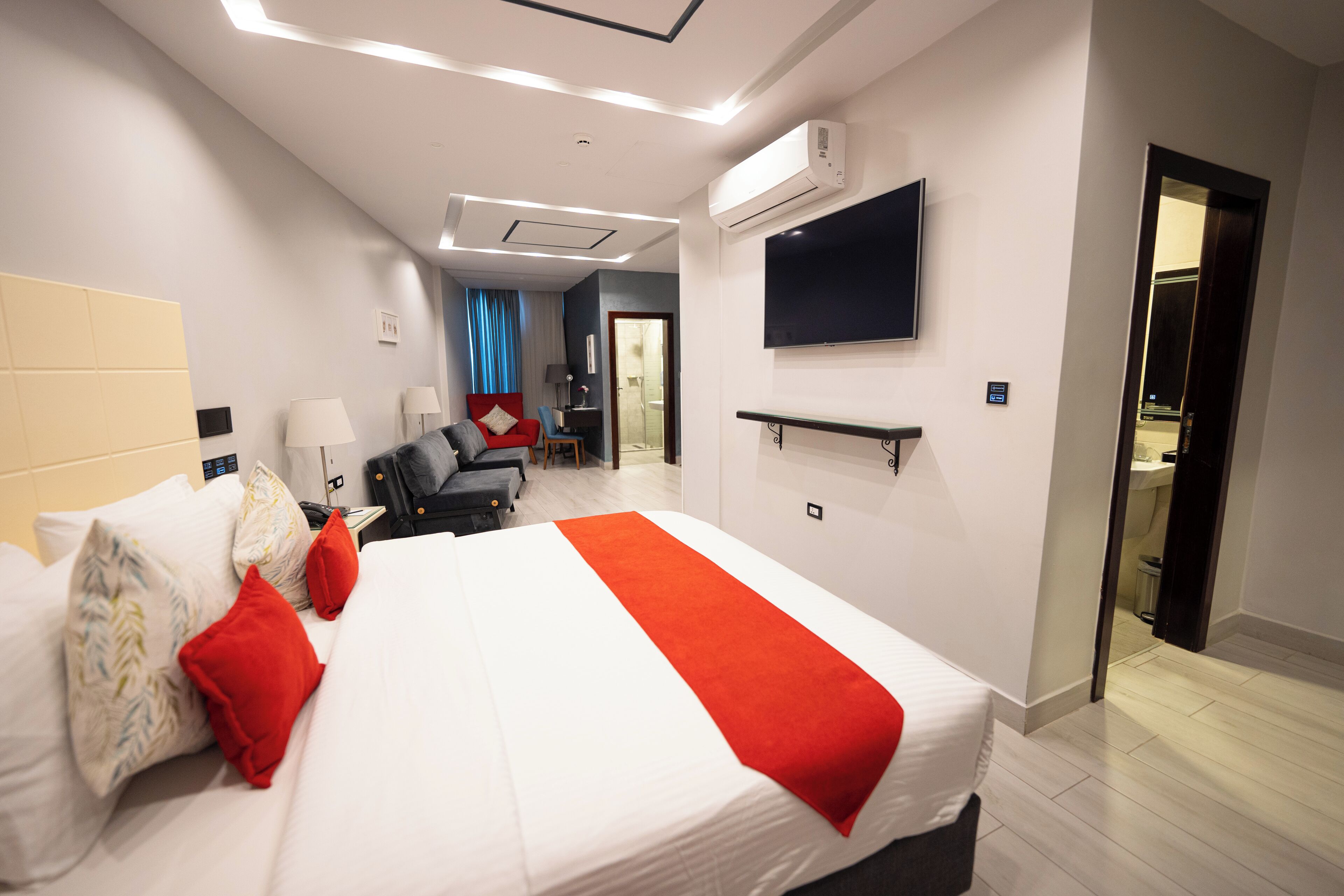 Junior-Zimmer | Minibar (mit einigen kostenlosen Artikeln), Zimmersafe, Schreibtisch