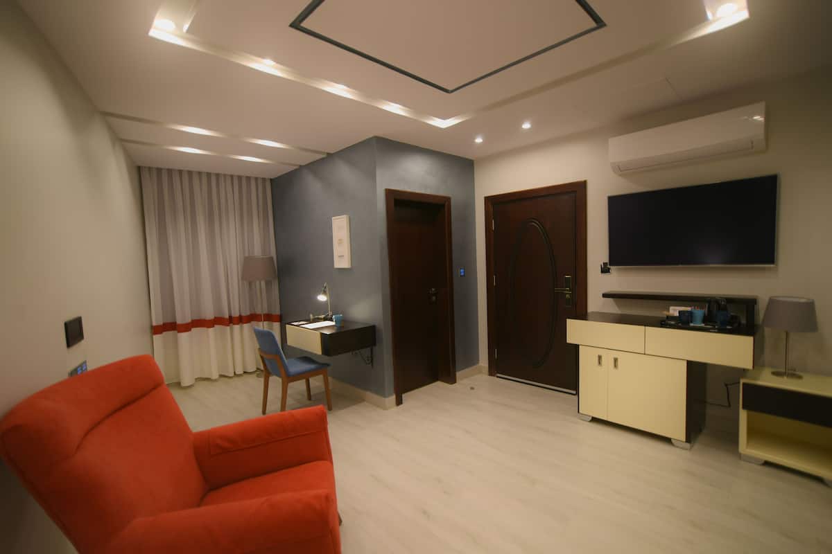junior room | free minibar items, in-room safe, desk, blackout curtains