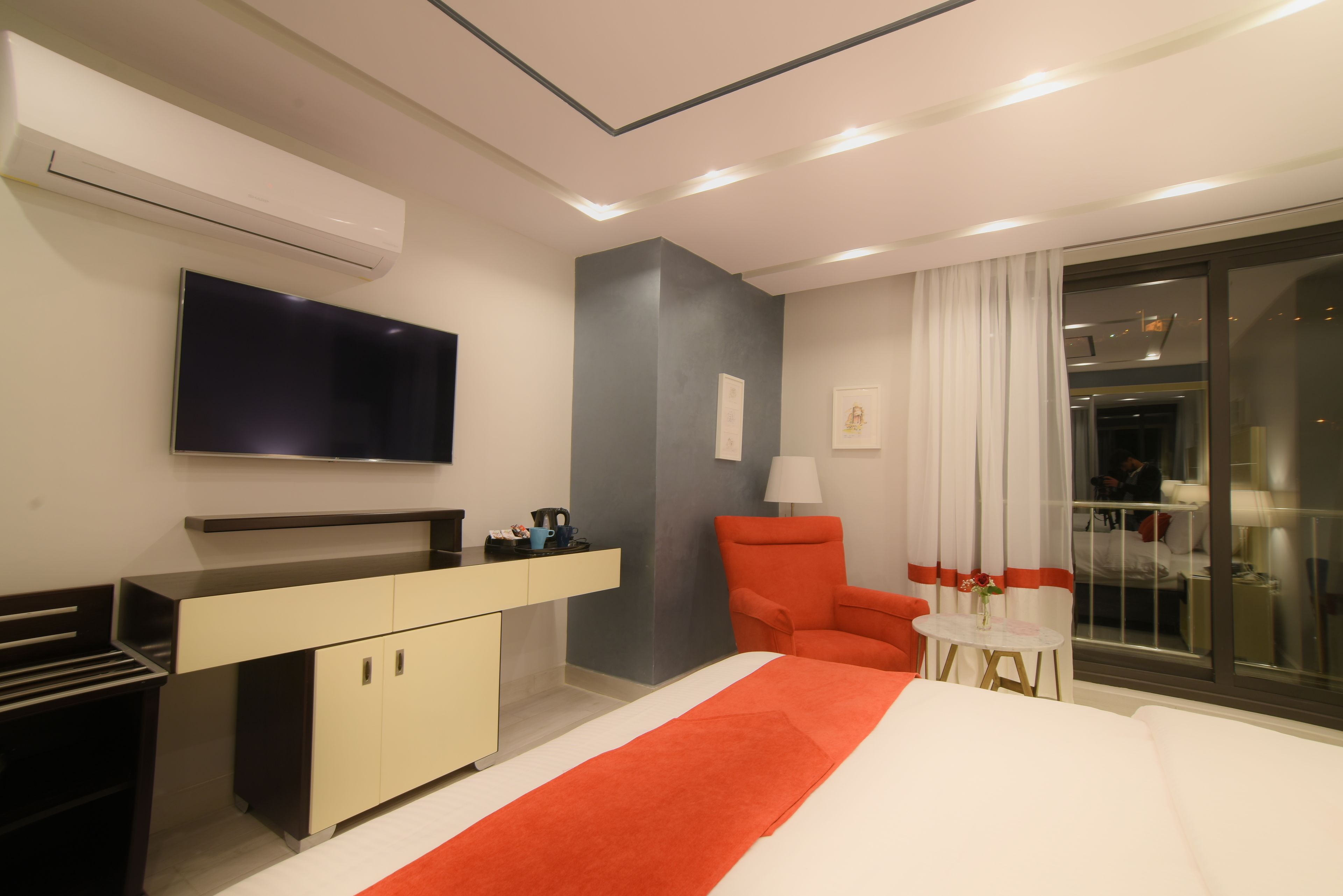 junior room | free minibar items, in-room safe, desk, blackout curtains