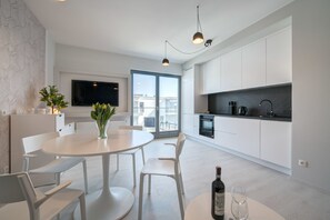 Comfort appartement, balkon (4 people) | Dineren in de kamer