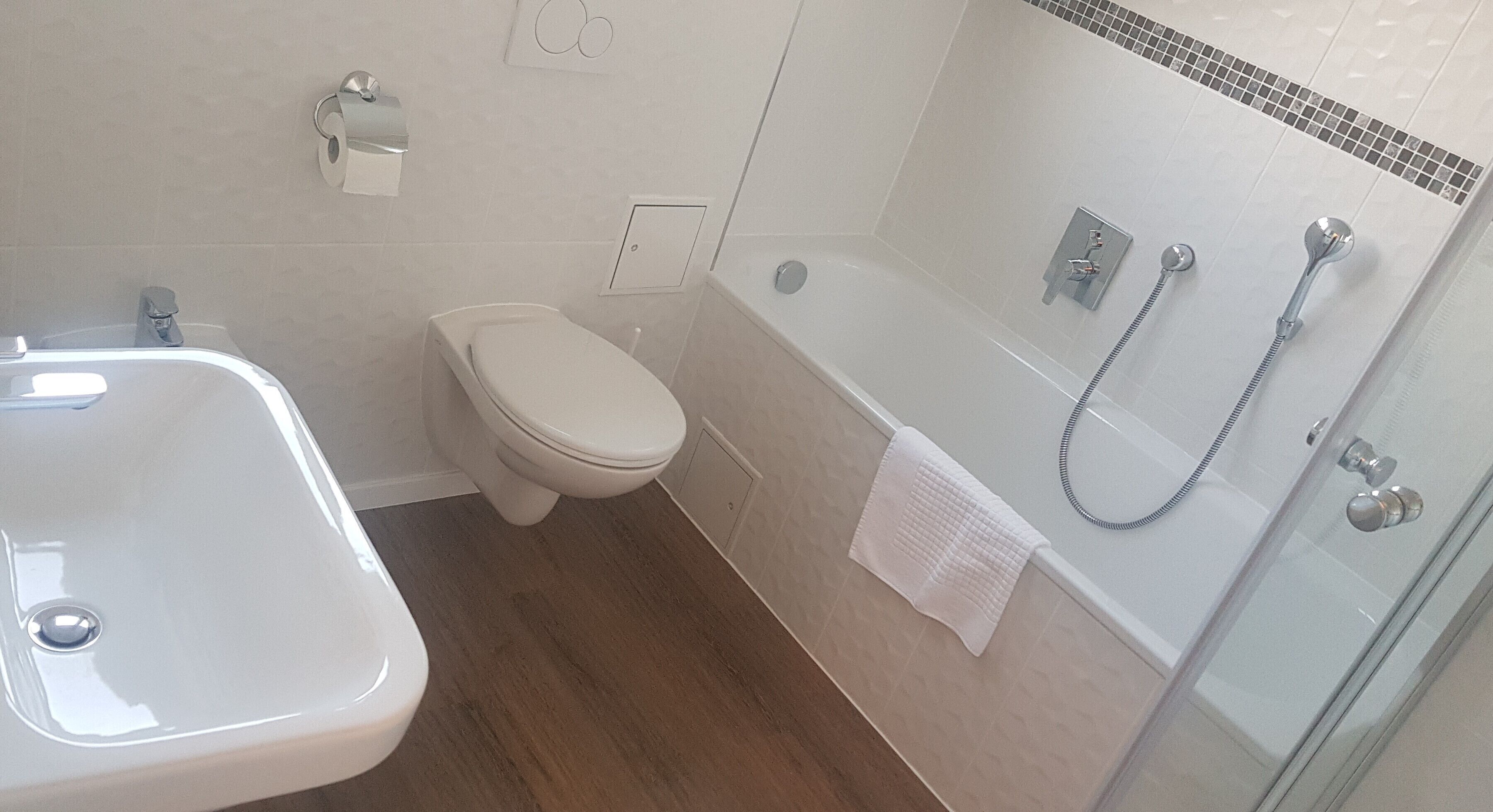condo | bathroom | free toiletries, towels
