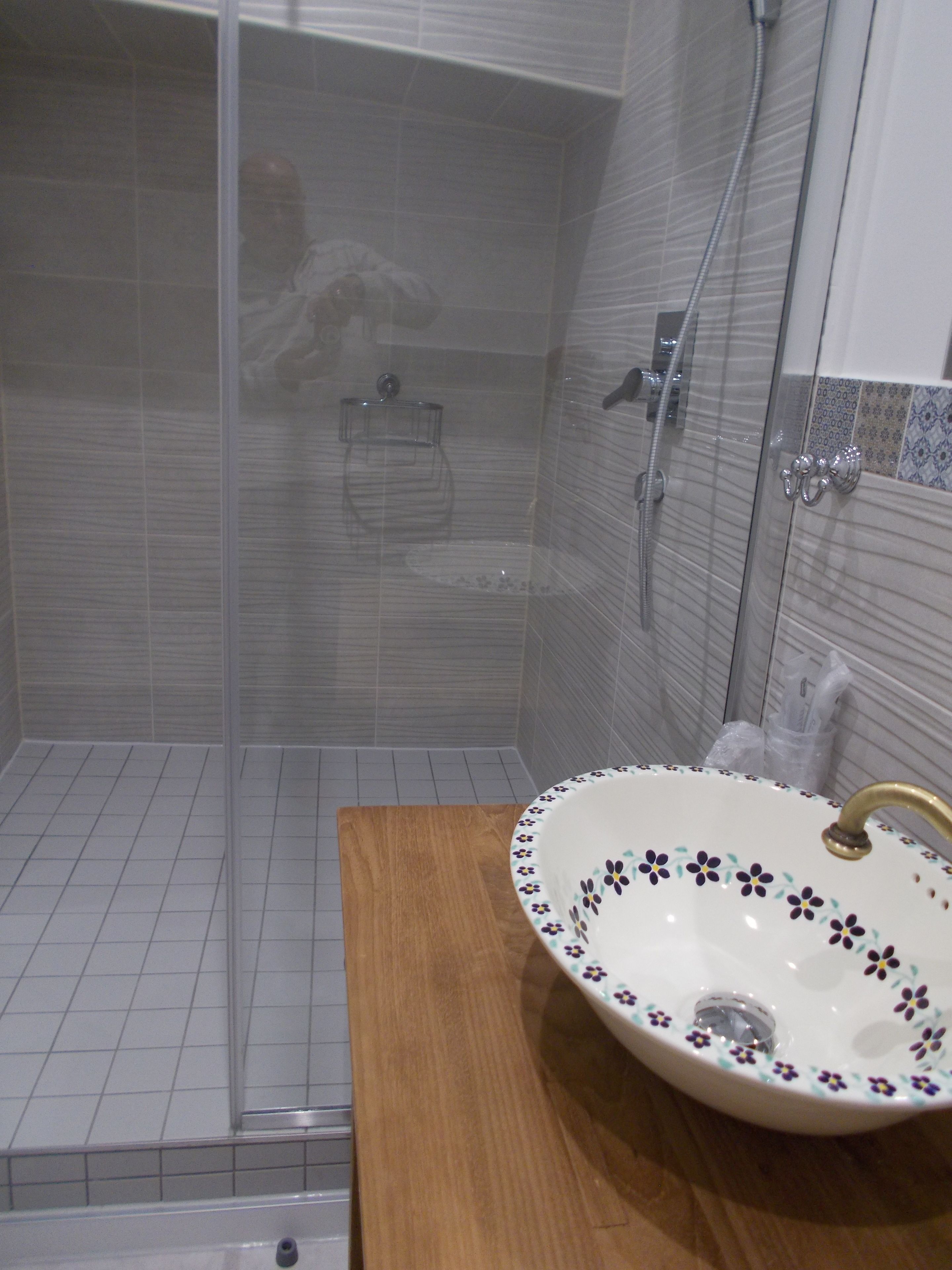 comfort double room | bathroom | free toiletries, towels