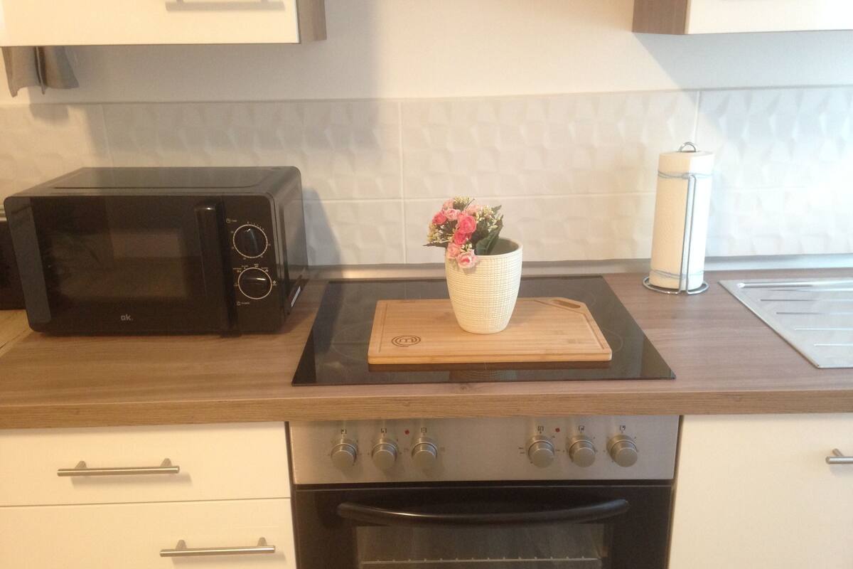 condo | private kitchen | coffee/tea maker, electric kettle