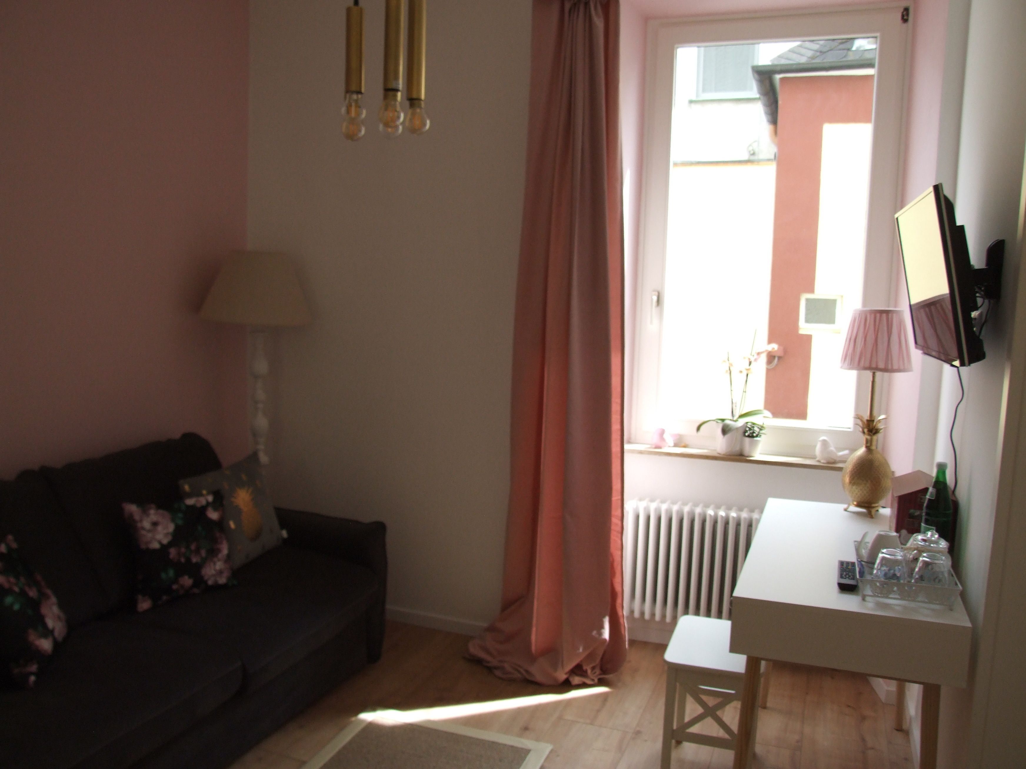 family room | hypo-allergenic bedding, individually decorated, individually furnished