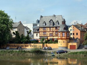 A traditional half-timbered building with a sign reading "Birsthaus an der Lohe". - Historisches Wirtshaus an der Lahn (Lahnstein)