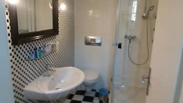 Deluxe Double Room, 1 King Bed | Bathroom