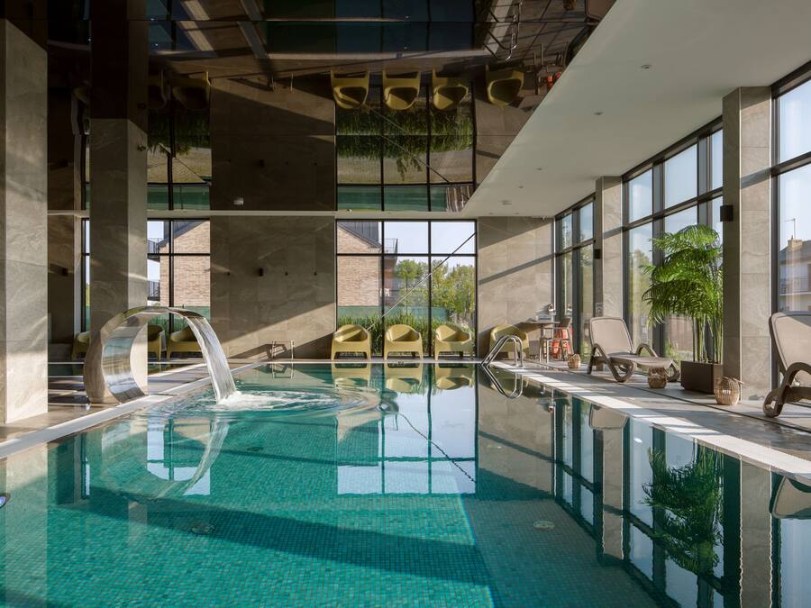 Piscine couverte, piscine extérieure (ouverte en saison)