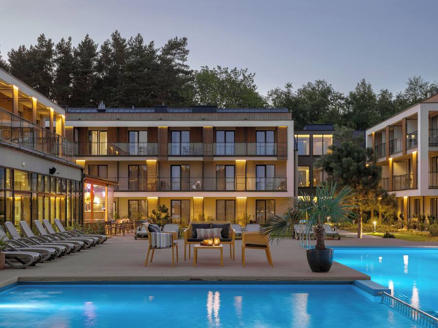 Piscine couverte, piscine extérieure (ouverte en saison)