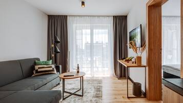 Leilighet, 1 soverom | Oppholdsrom | LCD-TV og leker