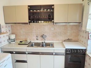 Basic Studio, 1 Double Bed | Private kitchen | Microwave, oven, stovetop, coffee/tea maker - Apartment and Studio Demy (Malinska-Dubasnica)